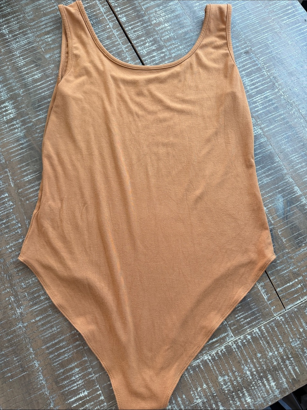 Women's Scoop Neck Bodysuit in Rust Tan